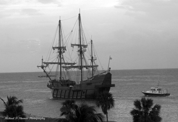 Cruz A 543 Old Ship bw